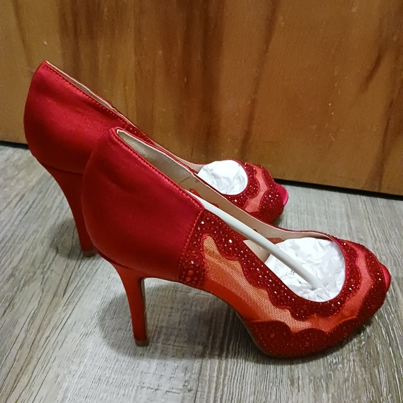 Like-New DREAM PAIRS Red Heels Sz 9 - Picture 6 of 16